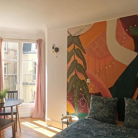 Bright Loft In Montmartre Parigi